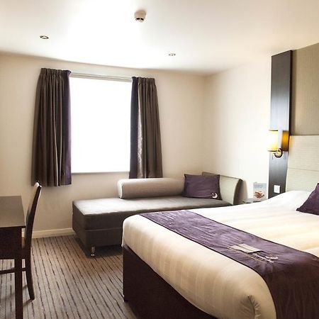 Premier Inn Dunfermline Exteriör bild