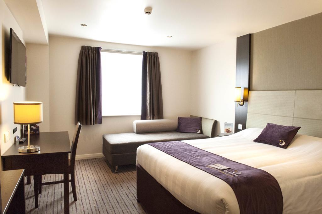 Premier Inn Dunfermline Exteriör bild