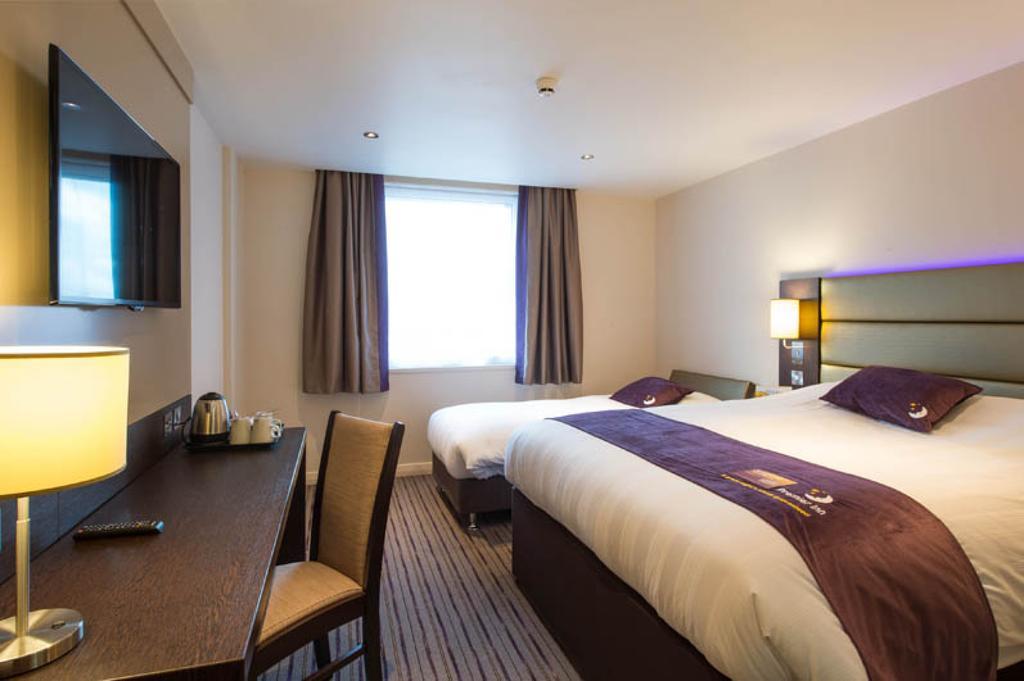 Premier Inn Dunfermline Rum bild