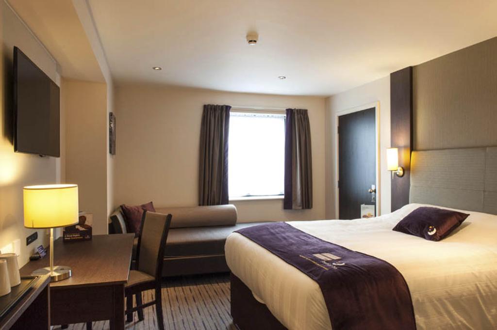 Premier Inn Dunfermline Rum bild
