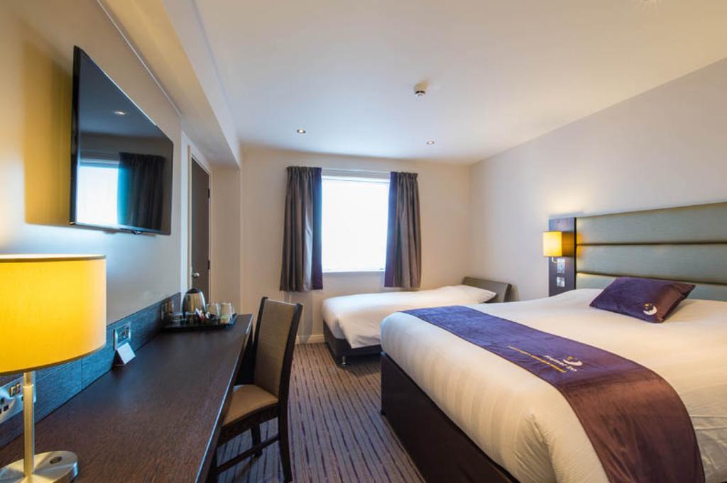 Premier Inn Dunfermline Rum bild