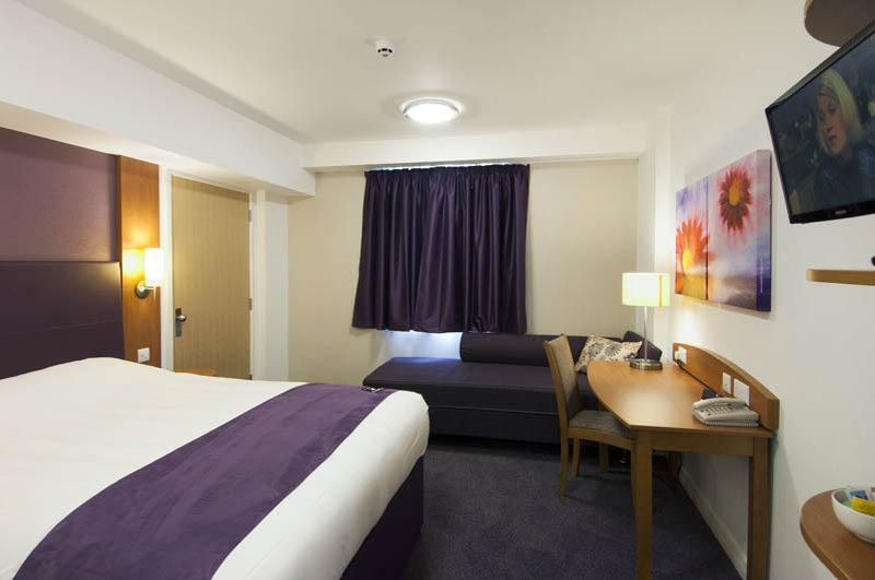 Premier Inn Dunfermline Exteriör bild